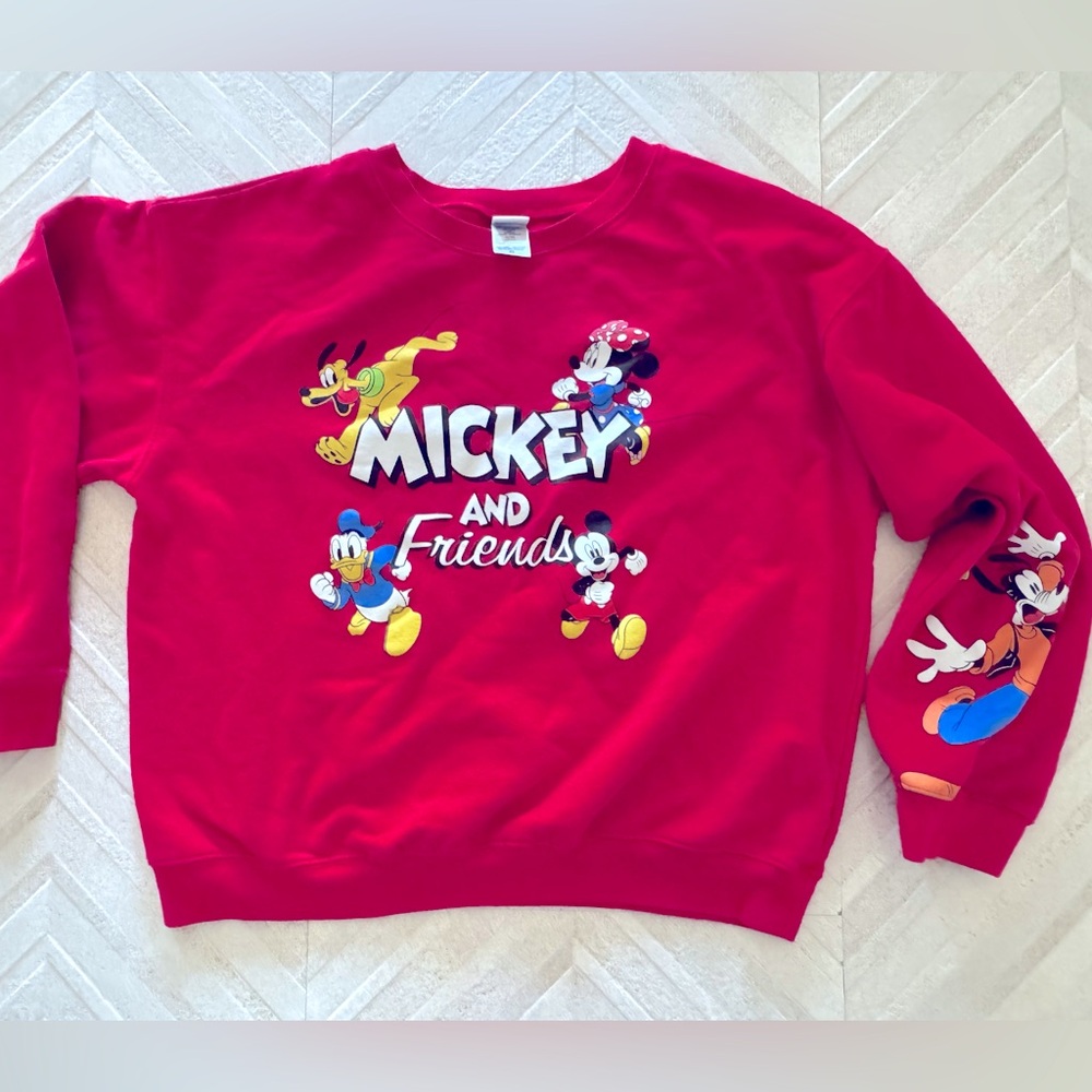 Vintage super rare and hard to find 
Mickey and Friends cropped sweat shirt